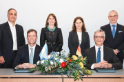 Río Negro celebra la firma del primer contrato de exportación de GNL argentino hacia Alemania