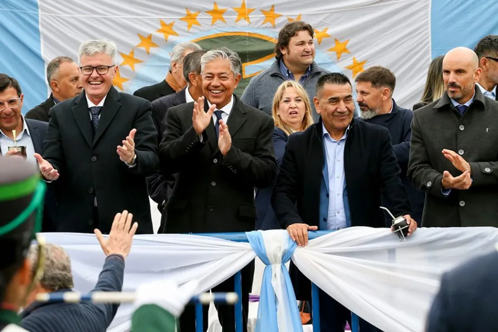 El gobernador de Neuquén anunció la pavimentación de la ruta 51 desde Mari Menuco hasta la ruta 17