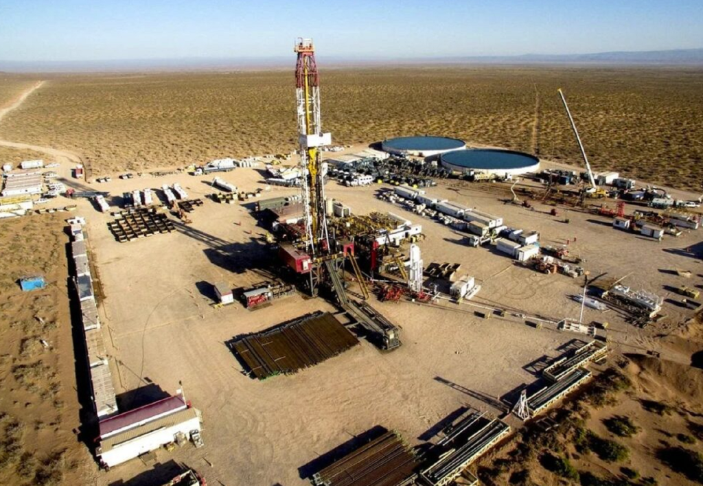 Tres alianzas pelean por una obra de US$ 1.300 millones que llevará el gas de Vaca Muerta al mundo
