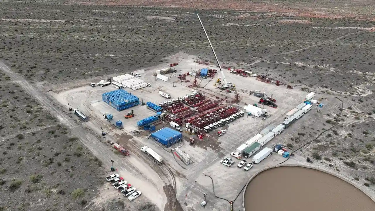 YPF presentó un nuevo RIGI con una inversión de USD 25.000.000.000 para acelerar el desarrollo exportador de Vaca Muerta