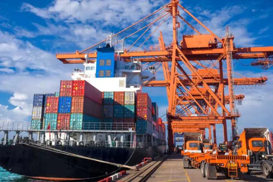 Argentina registró en abril el mayor superávit comercial de su historia y exportaciones récord desde al menos 1990