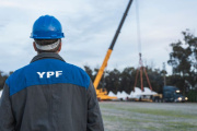 YPF completó en Puerto Quequén una operación clave para el proyecto VMOS